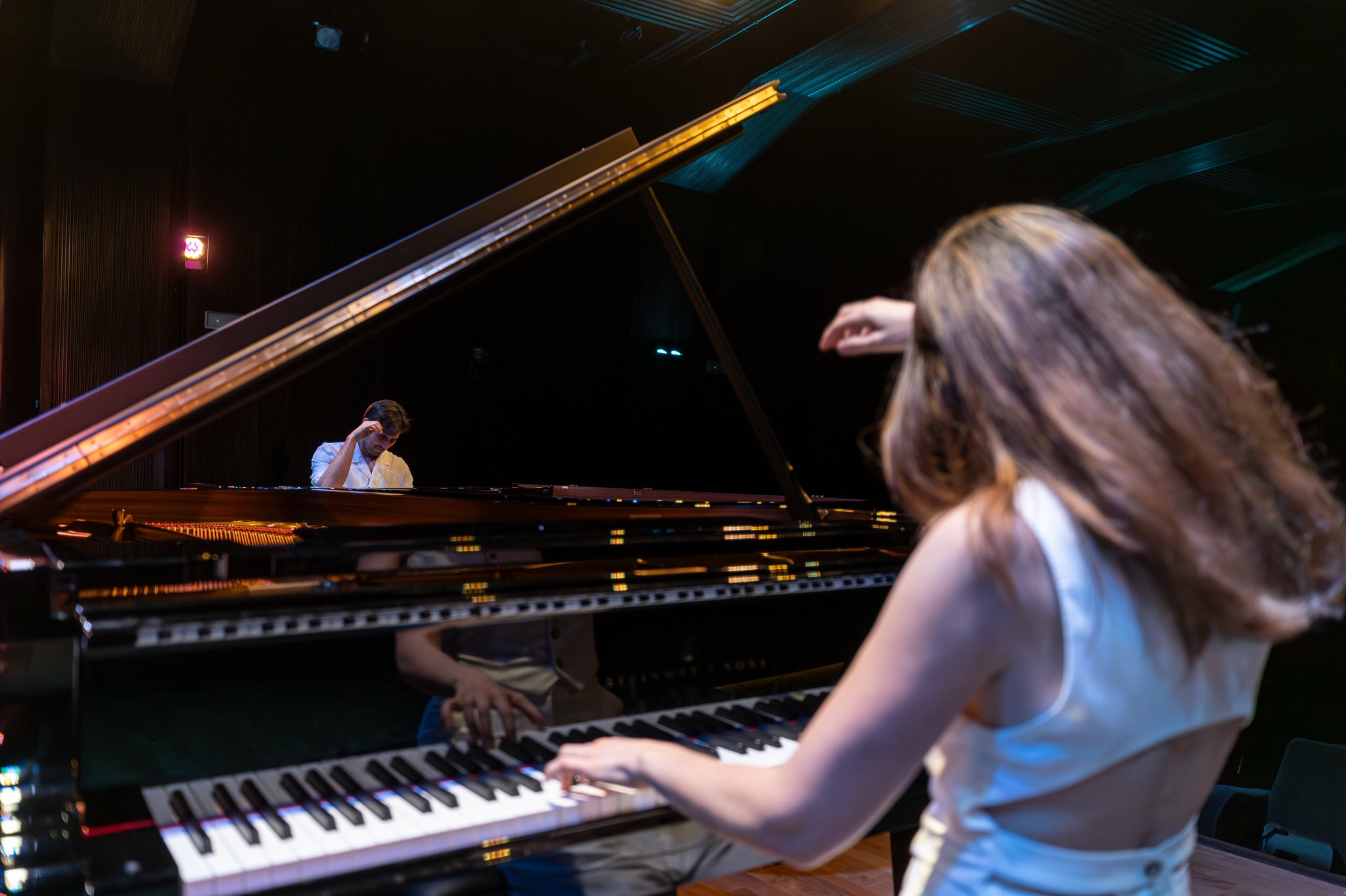Anton & Maite · En escena