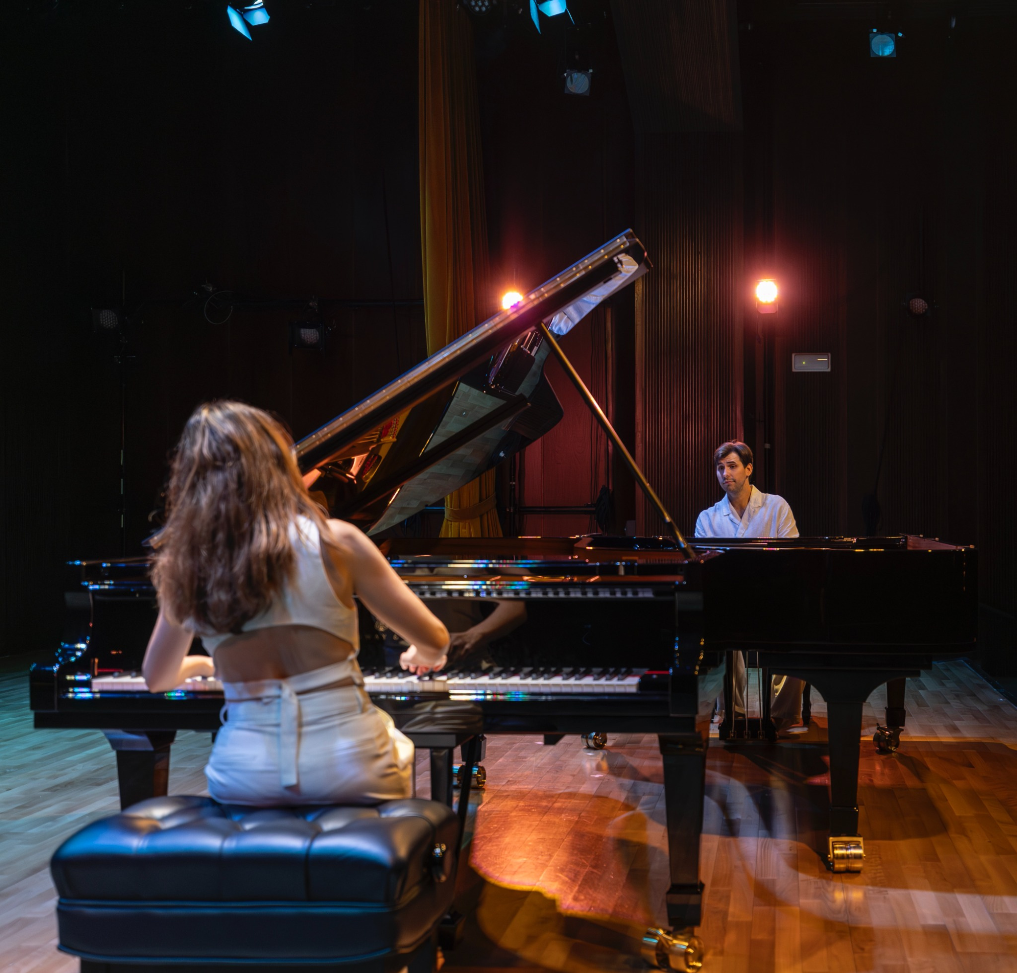 Anton & Maite · En escena